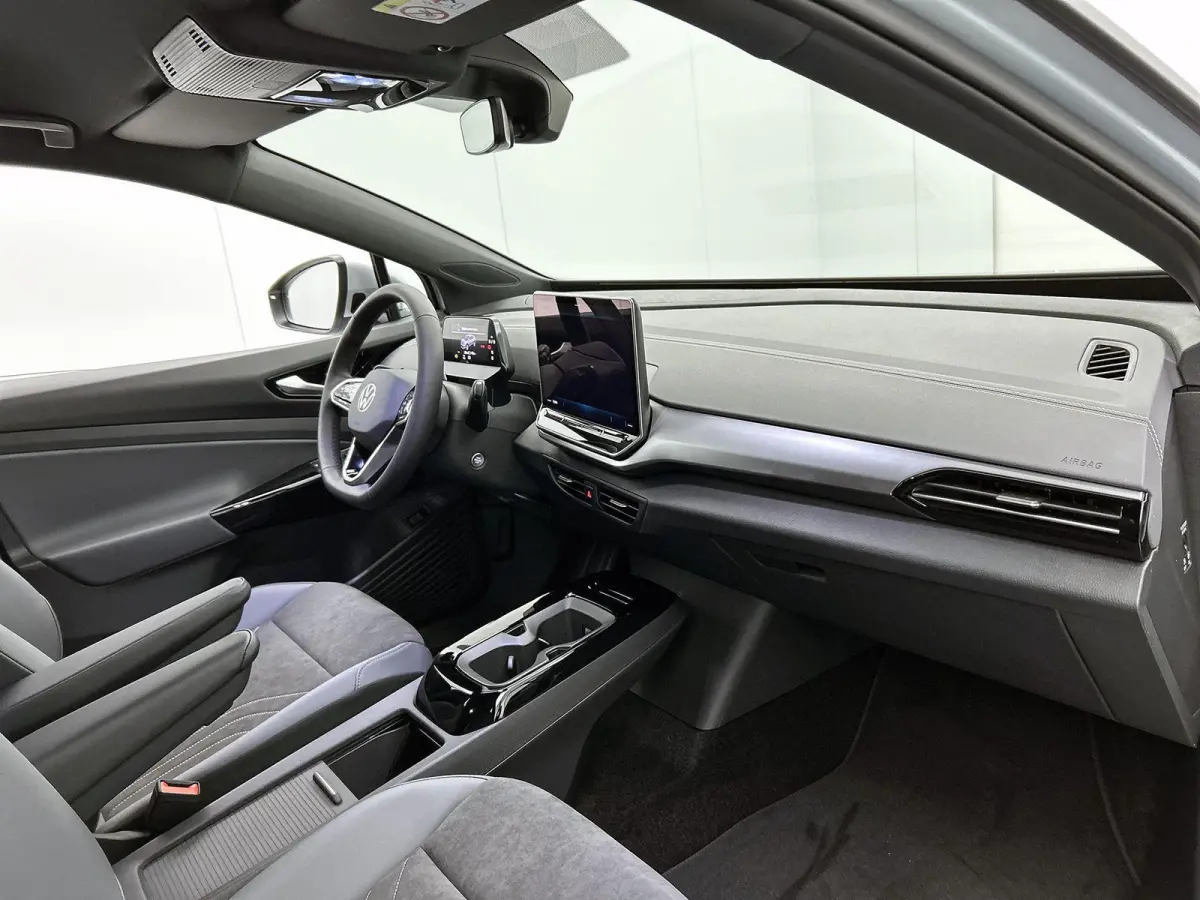 Pro Business 77 kWh 286 PK | Trekhaak | 360 Camera | 19" lichtmetalen velgen | IQ Lights | Stoelverwarming | Apple Carplay draadloos | Stuurverwarming | Lane assist | Android Auto draadloos 