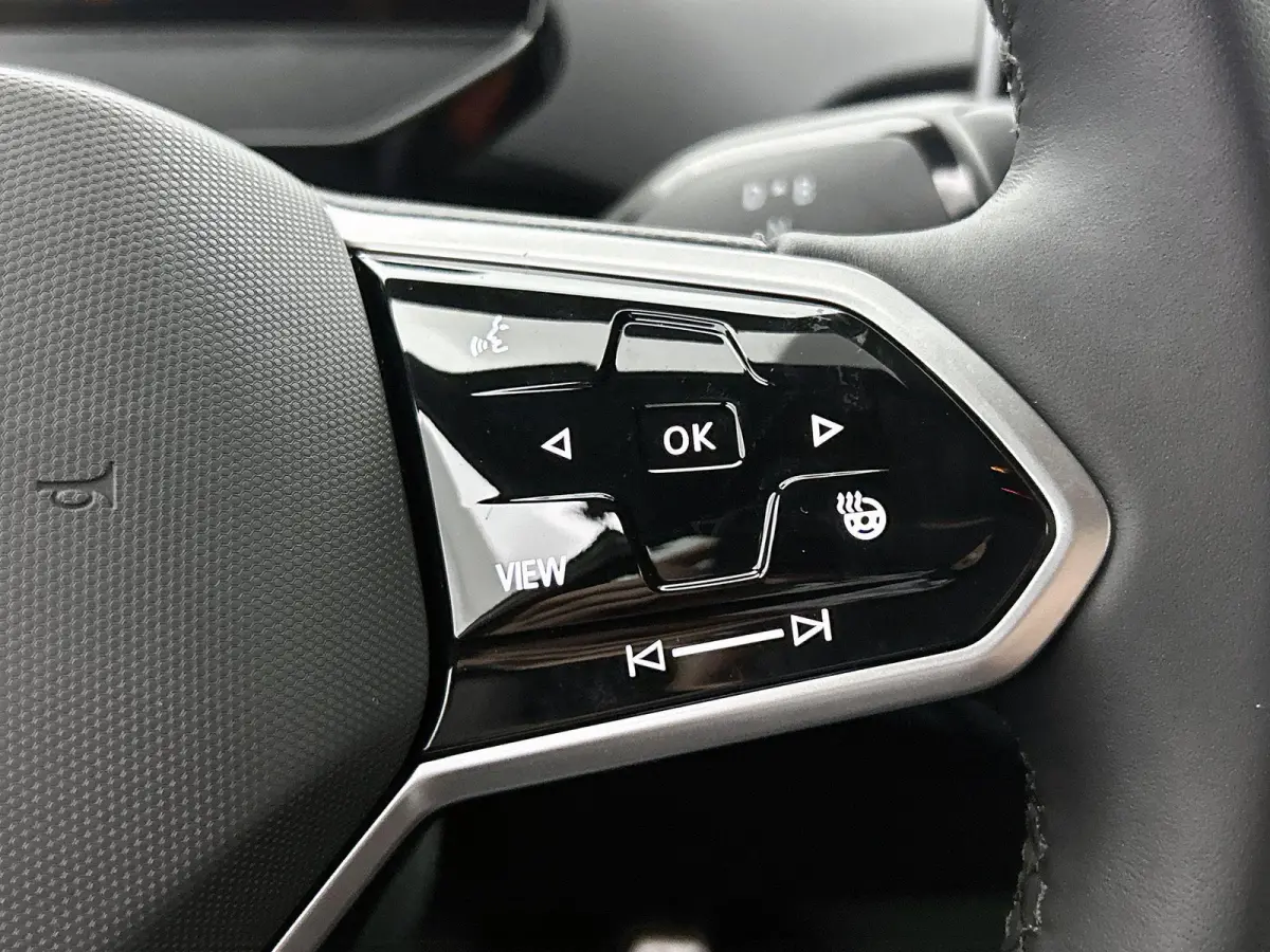 Pro Business 77 kWh 286 PK | Trekhaak | 360 Camera | 19" lichtmetalen velgen | IQ Lights | Stoelverwarming | Apple Carplay draadloos | Stuurverwarming | Lane assist | Android Auto draadloos 