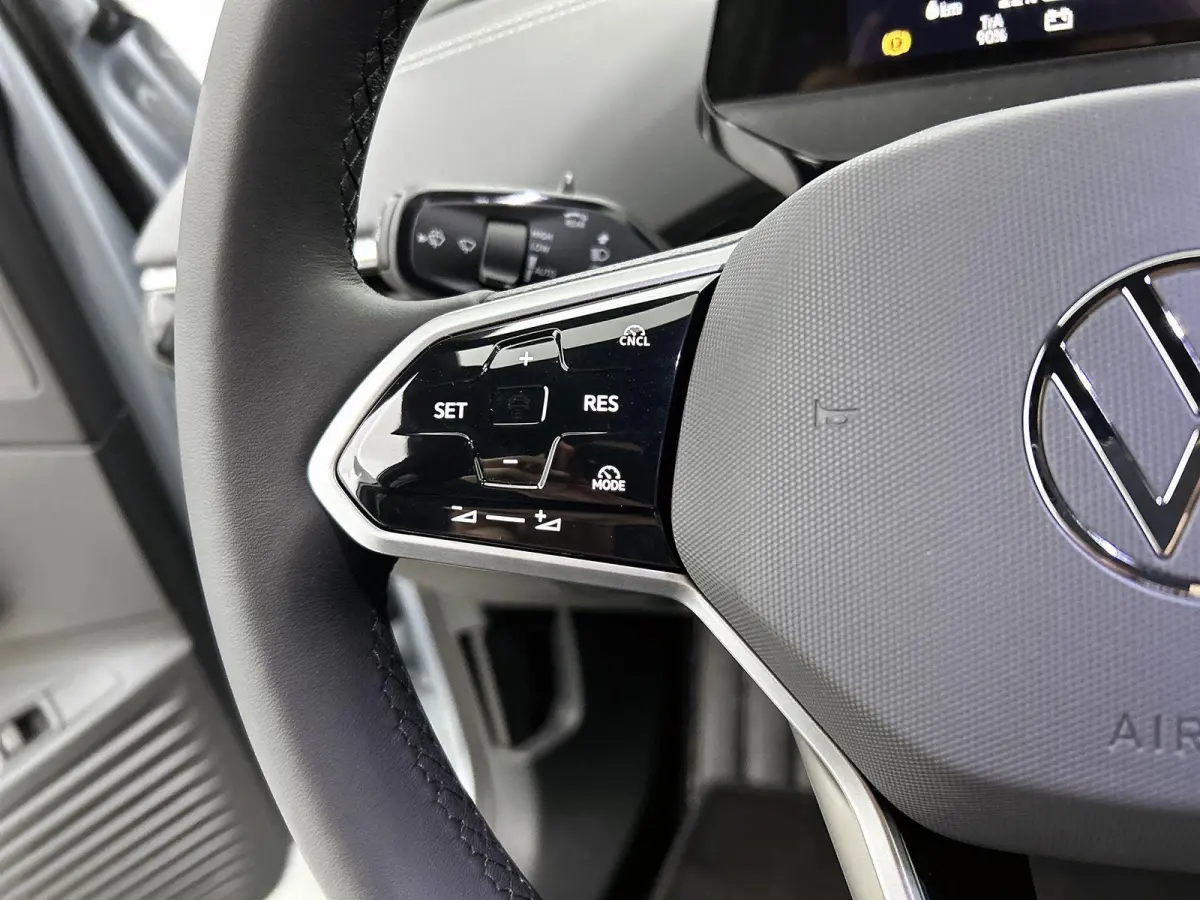 Pro Business 77 kWh 286 PK | Trekhaak | 360 Camera | 19" lichtmetalen velgen | IQ Lights | Stoelverwarming | Apple Carplay draadloos | Stuurverwarming | Lane assist | Android Auto draadloos 
