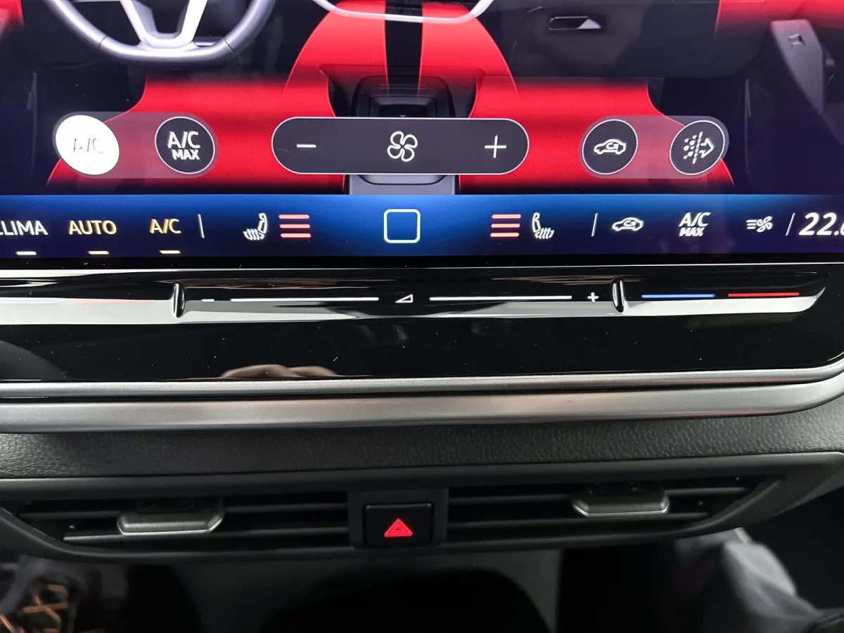 Pro Business 77 kWh 286 PK | Trekhaak | 360 Camera | 19" lichtmetalen velgen | IQ Lights | Stoelverwarming | Apple Carplay draadloos | Stuurverwarming | Lane assist | Android Auto draadloos 