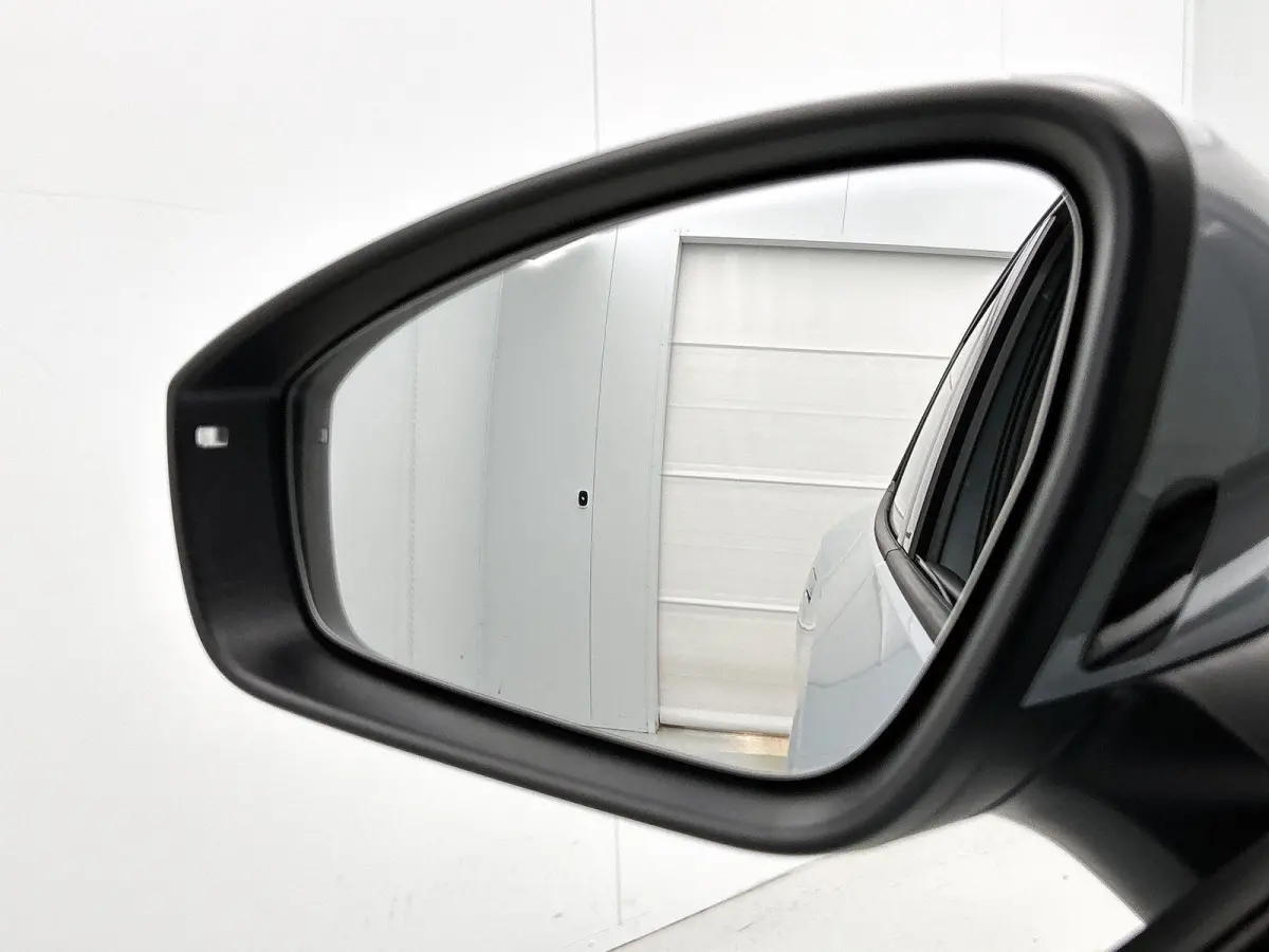 Pro Business 77 kWh 286 PK | Trekhaak | 360 Camera | 19" lichtmetalen velgen | IQ Lights | Stoelverwarming | Apple Carplay draadloos | Stuurverwarming | Lane assist | Android Auto draadloos 