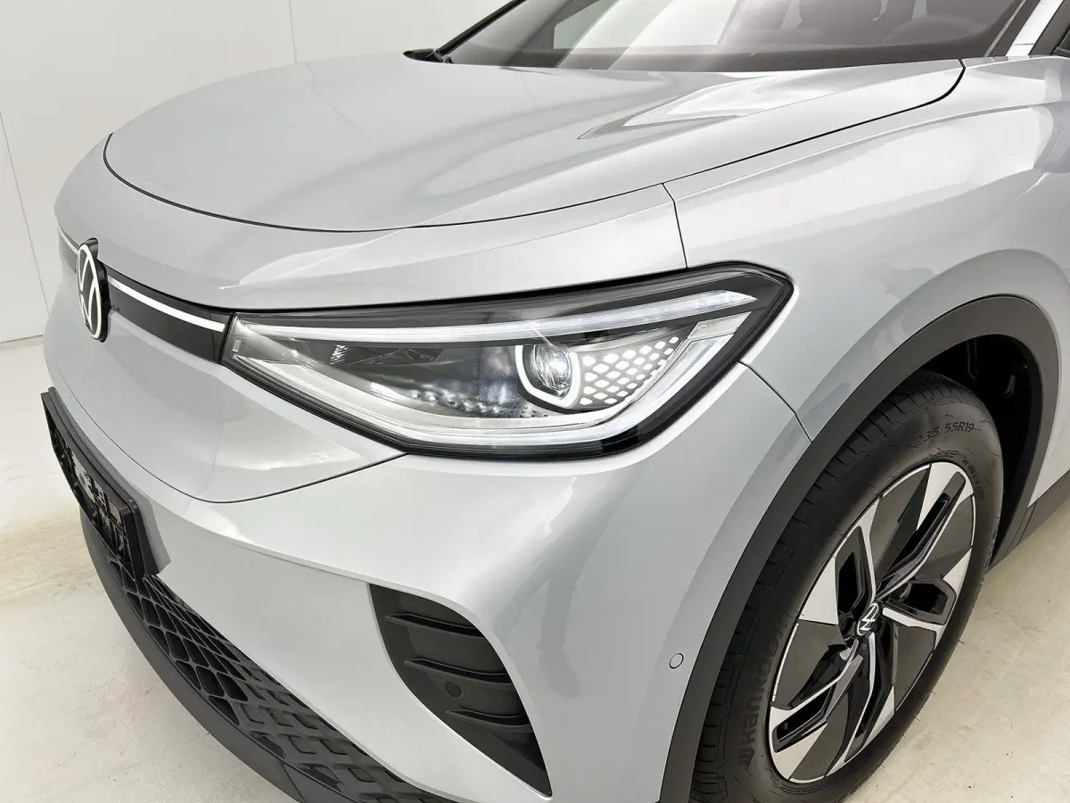 Pro Business 77 kWh 286 PK | Trekhaak | 360 Camera | 19" lichtmetalen velgen | IQ Lights | Stoelverwarming | Apple Carplay draadloos | Stuurverwarming | Lane assist | Android Auto draadloos 