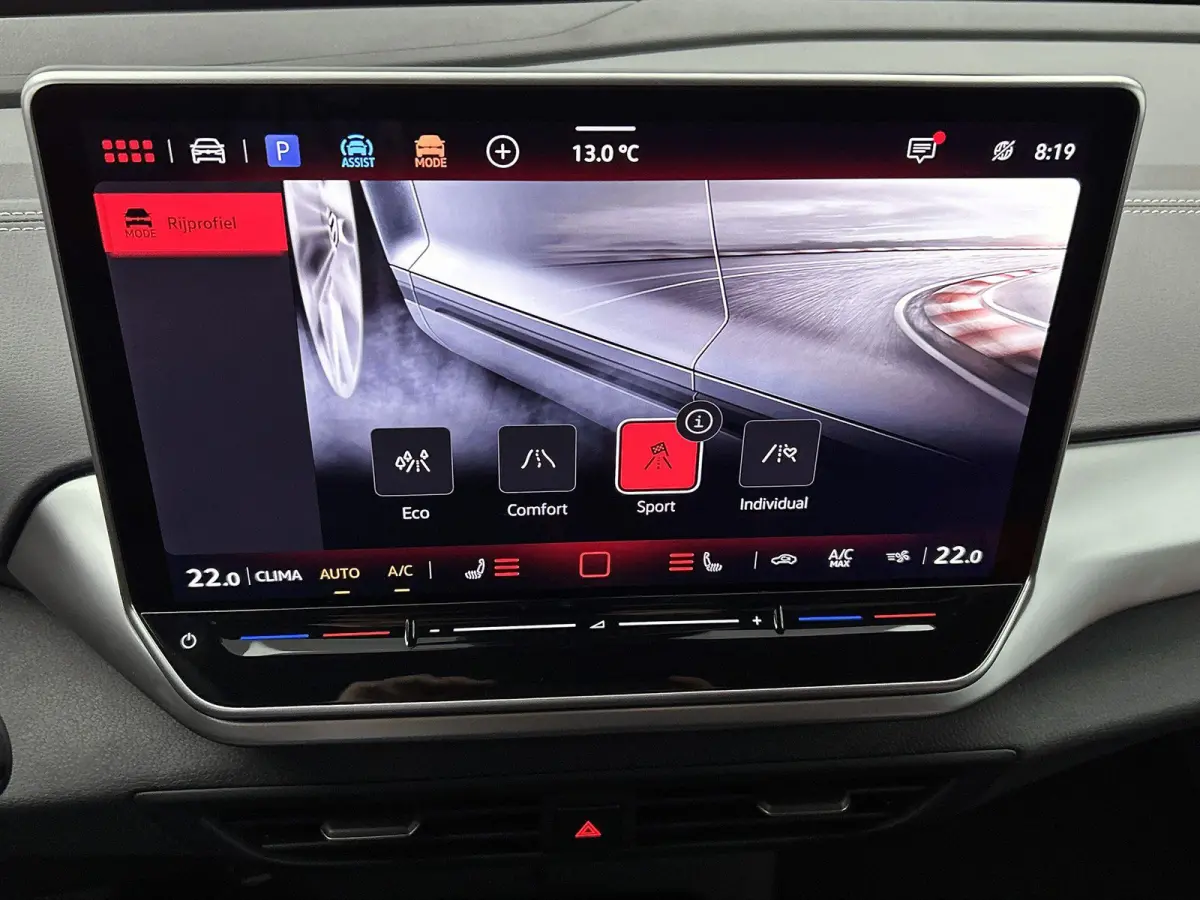 Pro Business 77 kWh 286 PK | Trekhaak | 360 Camera | 19" lichtmetalen velgen | IQ Lights | Stoelverwarming | Apple Carplay draadloos | Stuurverwarming | Lane assist | Android Auto draadloos 