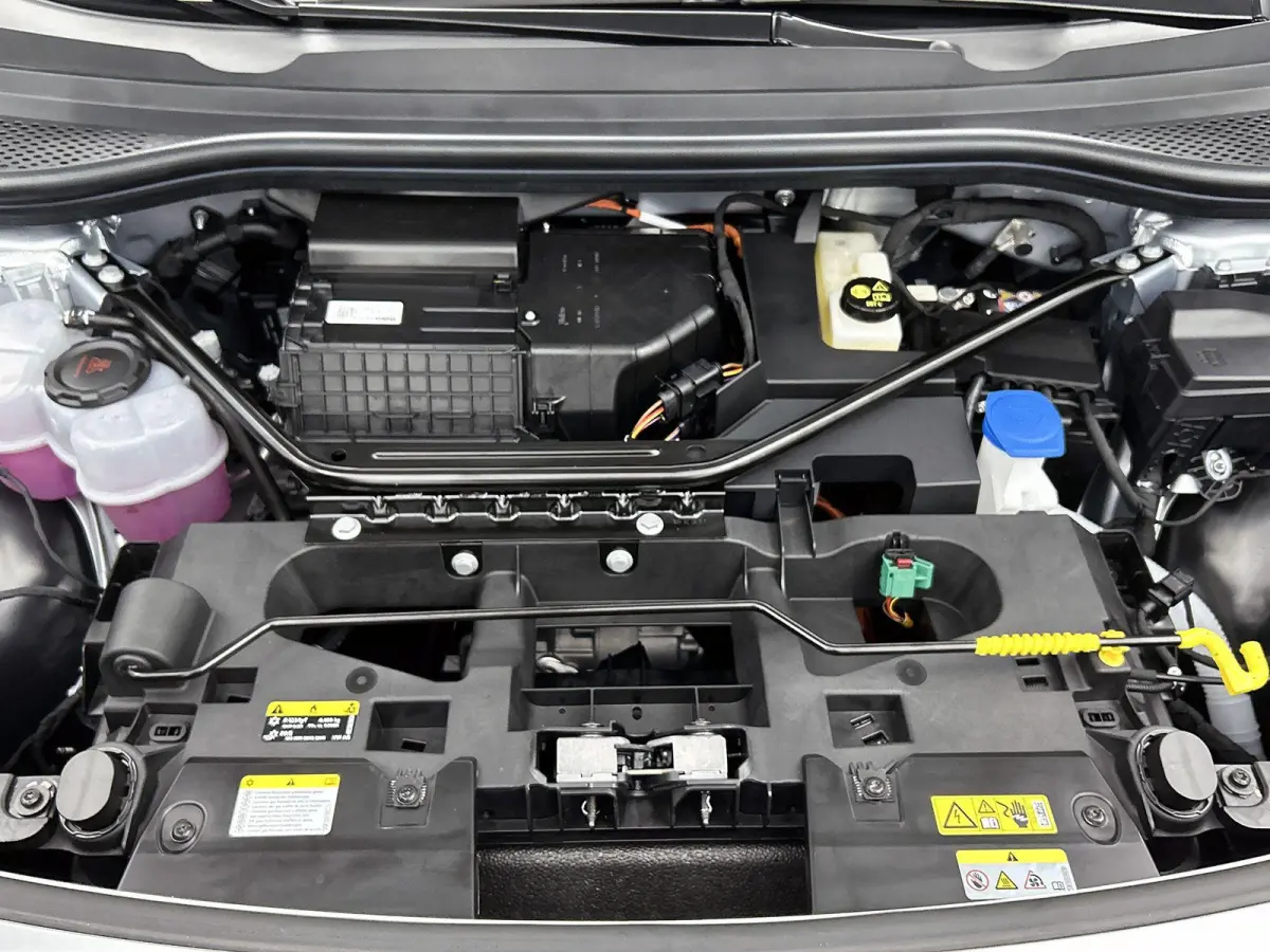 Pro Business 77 kWh 286 PK | Trekhaak | 360 Camera | 19" lichtmetalen velgen | IQ Lights | Stoelverwarming | Apple Carplay draadloos | Stuurverwarming | Lane assist | Android Auto draadloos 