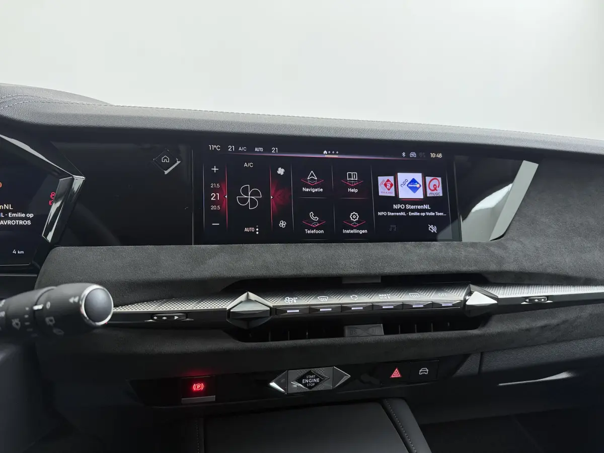 Étoile | 10" capacitive touchscreen (personaliseerbaar) | 6 voudig elektrisch verstelbare passagiersstoel | Achteruitrijcamera