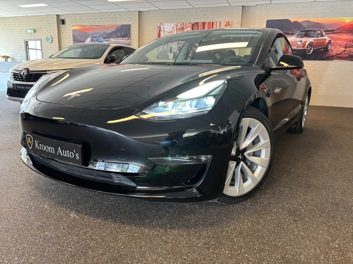 Long Range AWD 75 kWh SOH 93.5% Panorama