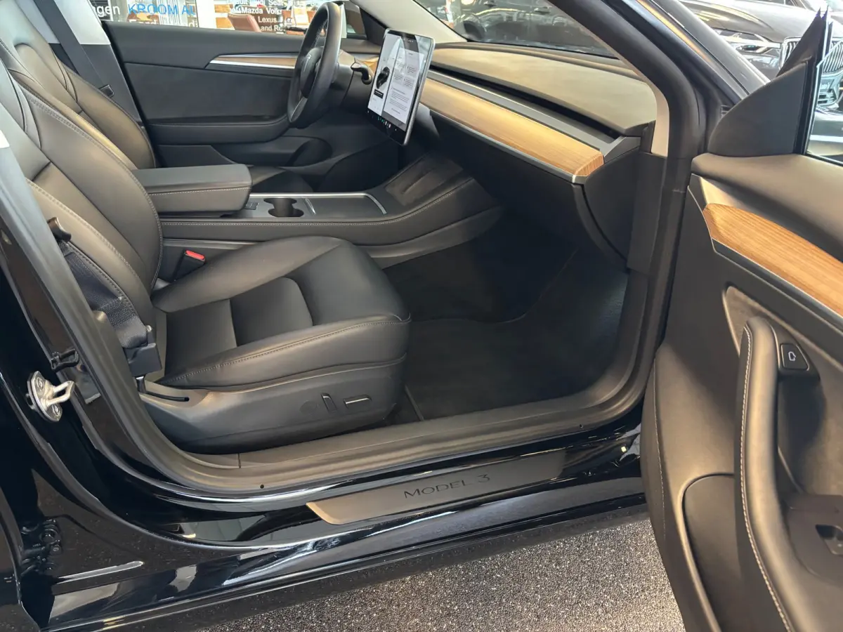 Long Range AWD 75 kWh SOH 93.5% Panorama