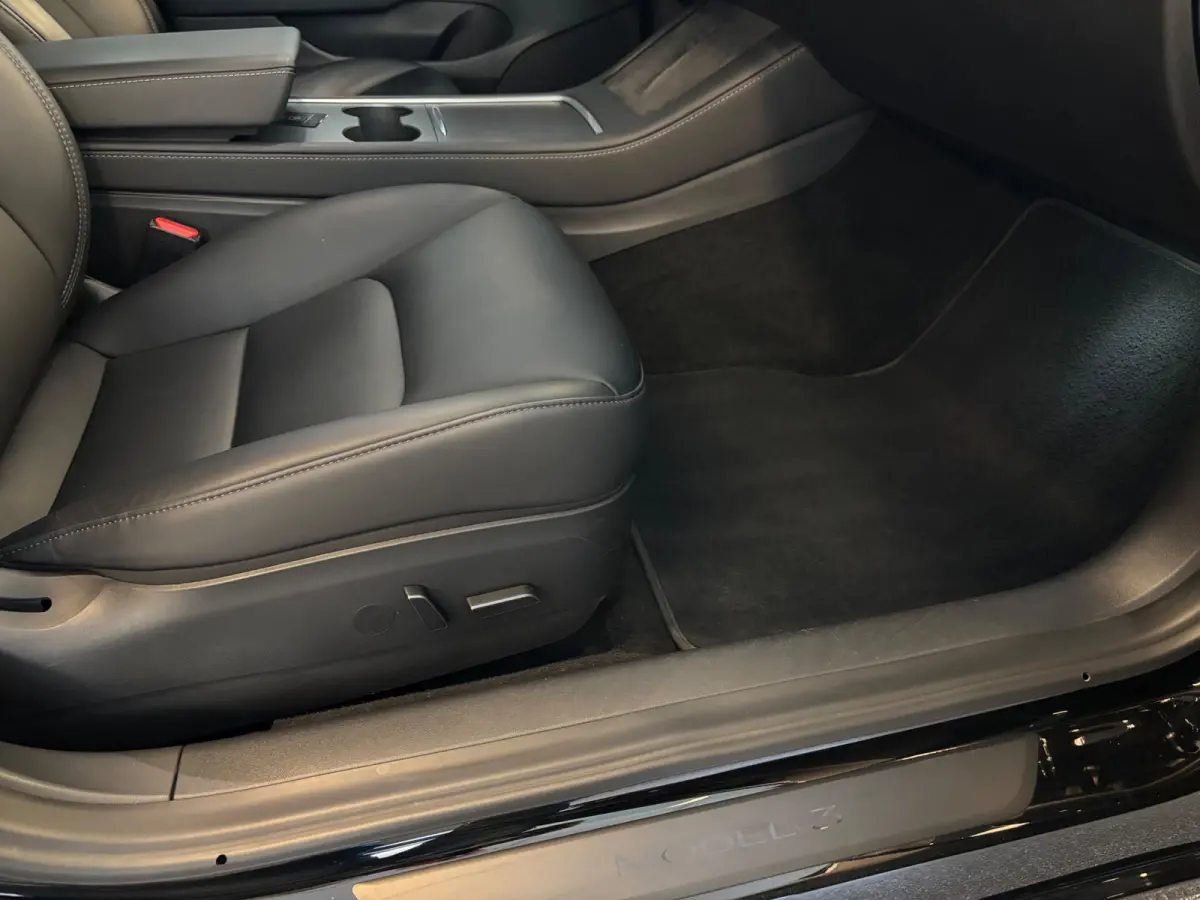Long Range AWD 75 kWh SOH 93.5% Panorama