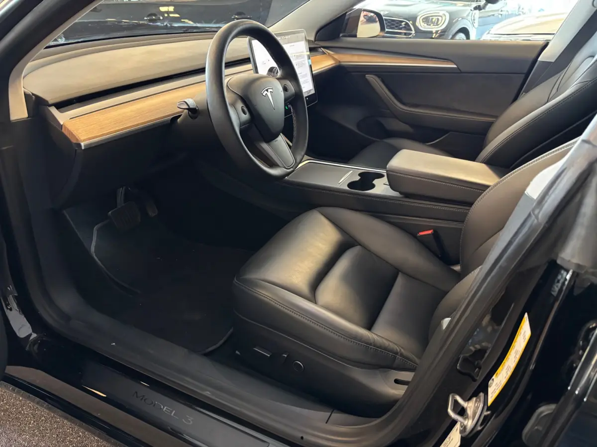 Long Range AWD 75 kWh SOH 93.5% Panorama