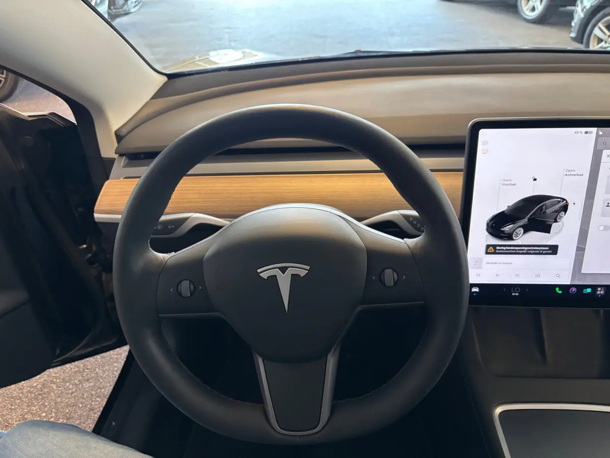 Long Range AWD 75 kWh SOH 93.5% Panorama
