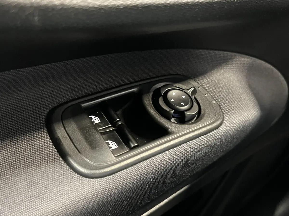 Icon 42 kWh | SoH 94.2% | Navigatie/Android/Apple Carplay | LM Velgen 16" | Cruise Control | DAB | Cruise Control | Airco |