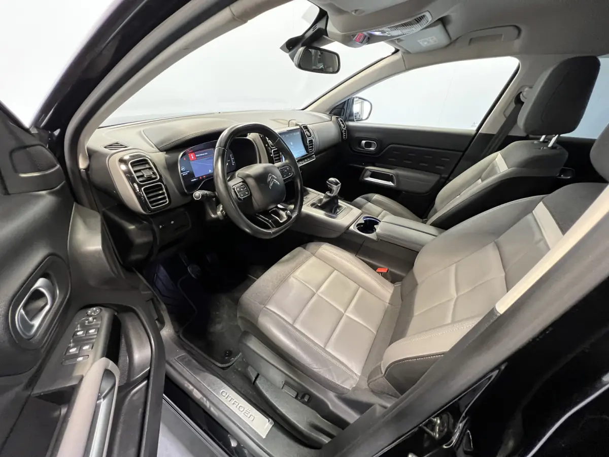 1.2 PureTech Feel | Navigatie/Android/Apple Carplay | LM Velgen 18" | Voorstoelen Verwarmd | Cruise Control Adaptief | Airco |