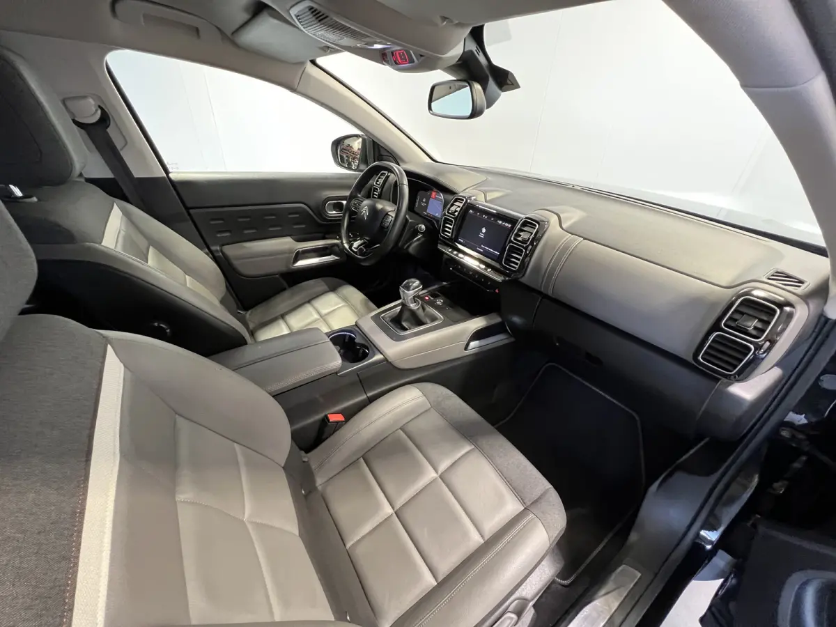 1.2 PureTech Feel | Navigatie/Android/Apple Carplay | LM Velgen 18" | Voorstoelen Verwarmd | Cruise Control Adaptief | Airco |