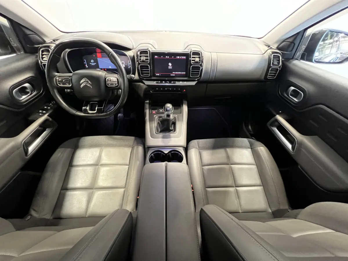 1.2 PureTech Feel | Navigatie/Android/Apple Carplay | LM Velgen 18" | Voorstoelen Verwarmd | Cruise Control Adaptief | Airco |