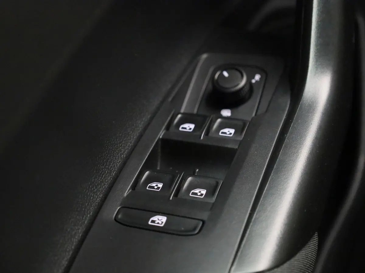 1.0 TSI Life 95 PK | Automaat | Adaptive Cruise Control | Lane Assist | Apple Carplay / Android Auto | Parkeersensoren | Lichtmetalenvelgen |
