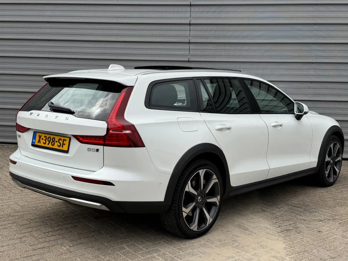 B5 Ultimate Pano-dak | Parkeerverw.| B&W | Trekh. | Nappa massage/ventilatie | 20"
