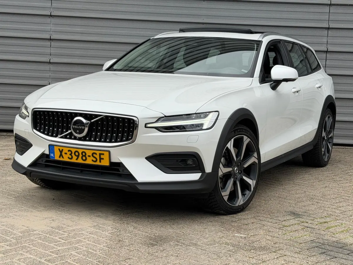 B5 Ultimate Pano-dak | Parkeerverw.| B&W | Trekh. | Nappa massage/ventilatie | 20"
