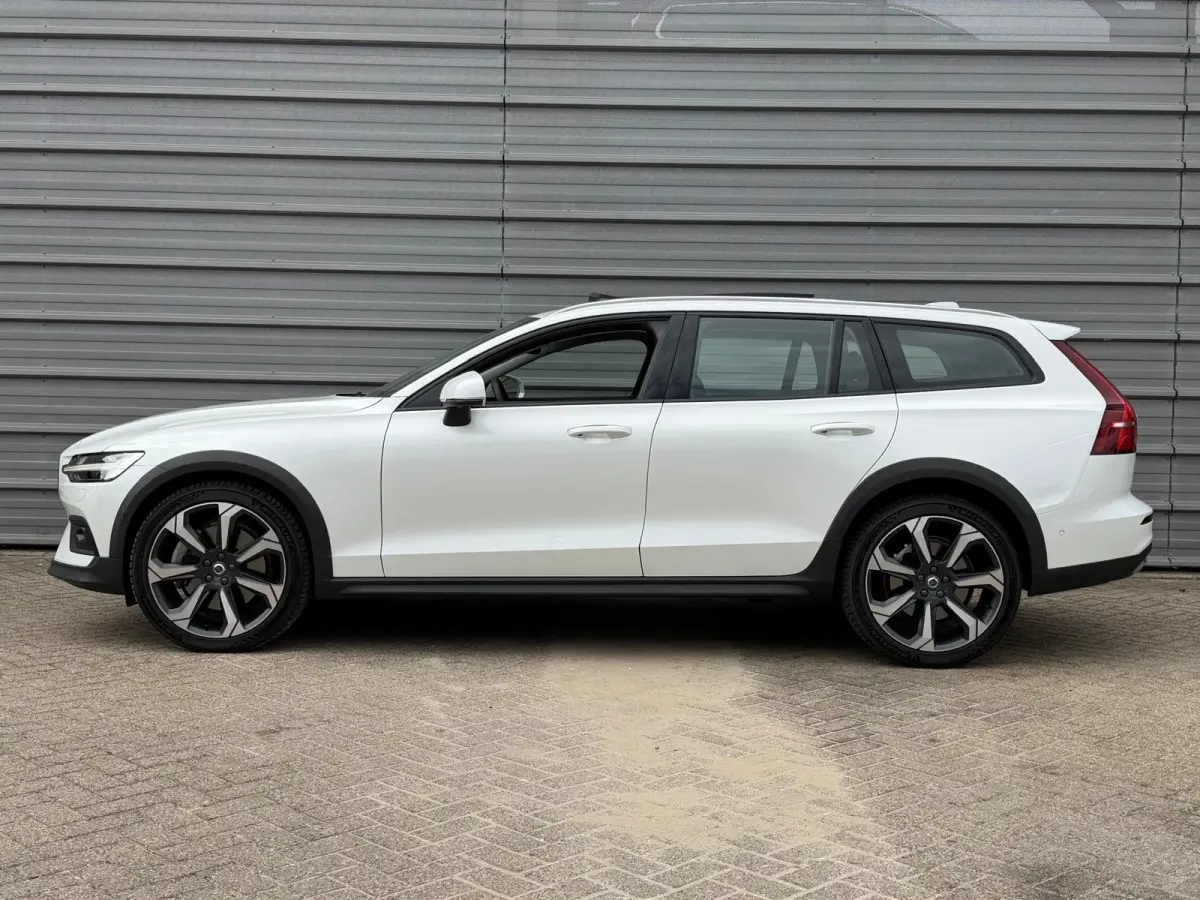 B5 Ultimate Pano-dak | Parkeerverw.| B&W | Trekh. | Nappa massage/ventilatie | 20"