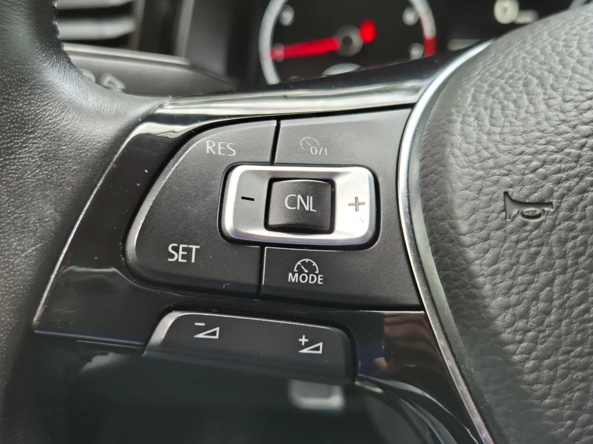 1.0 Comfortline Business | Airconditioning | Navigatie | Electr. ramen | Centr. vergendeling op afstand | Cruise Control