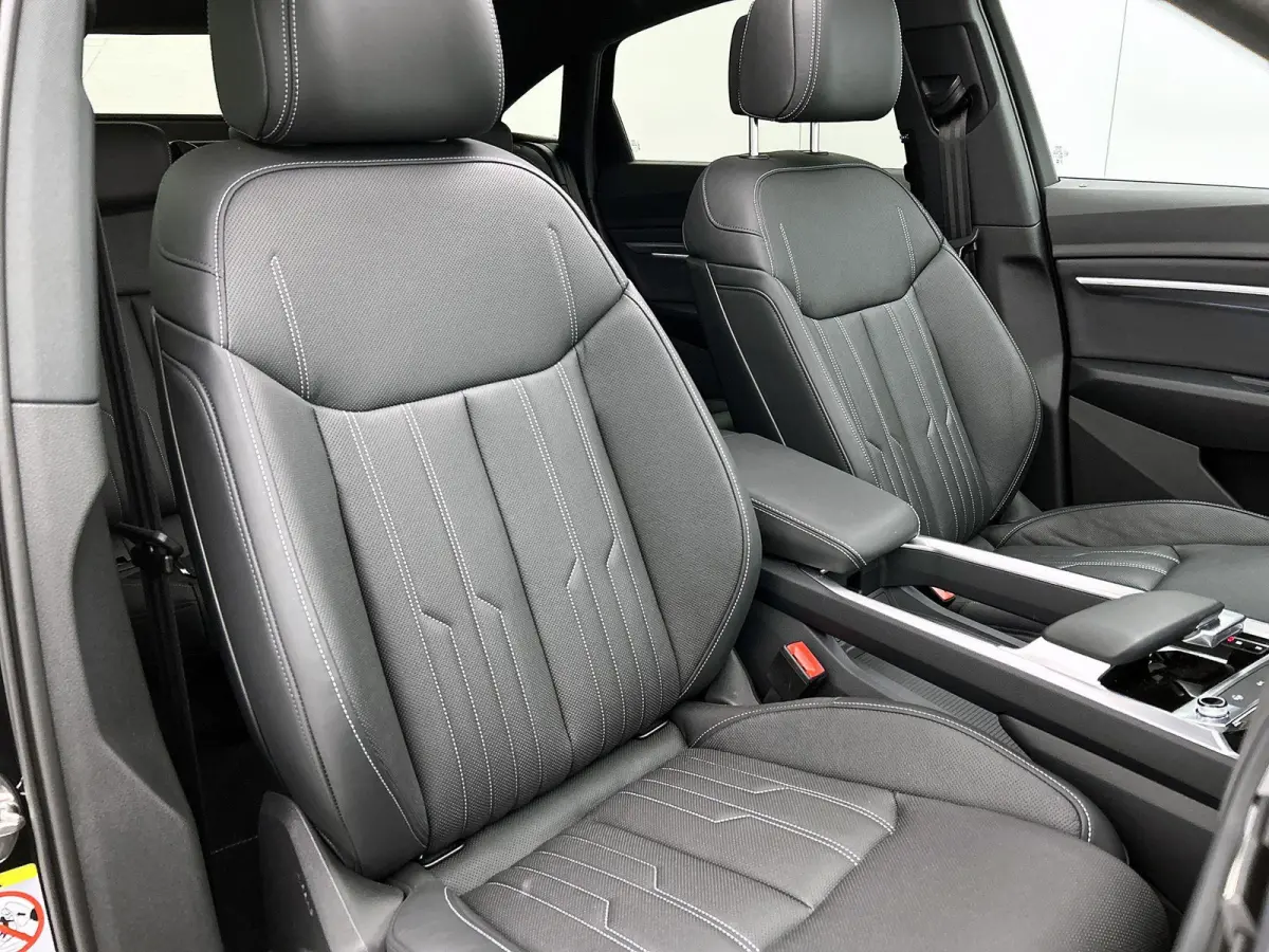 55 quattro S Edition 115 kWh 408 PK | S-line l Adaptive Cruise Control l Panoramadak l Luchtvering | Bang & Olufsen Premium 3D l 360 Camera l Trekhaak l Apple Carplay | Android Auto l Privac