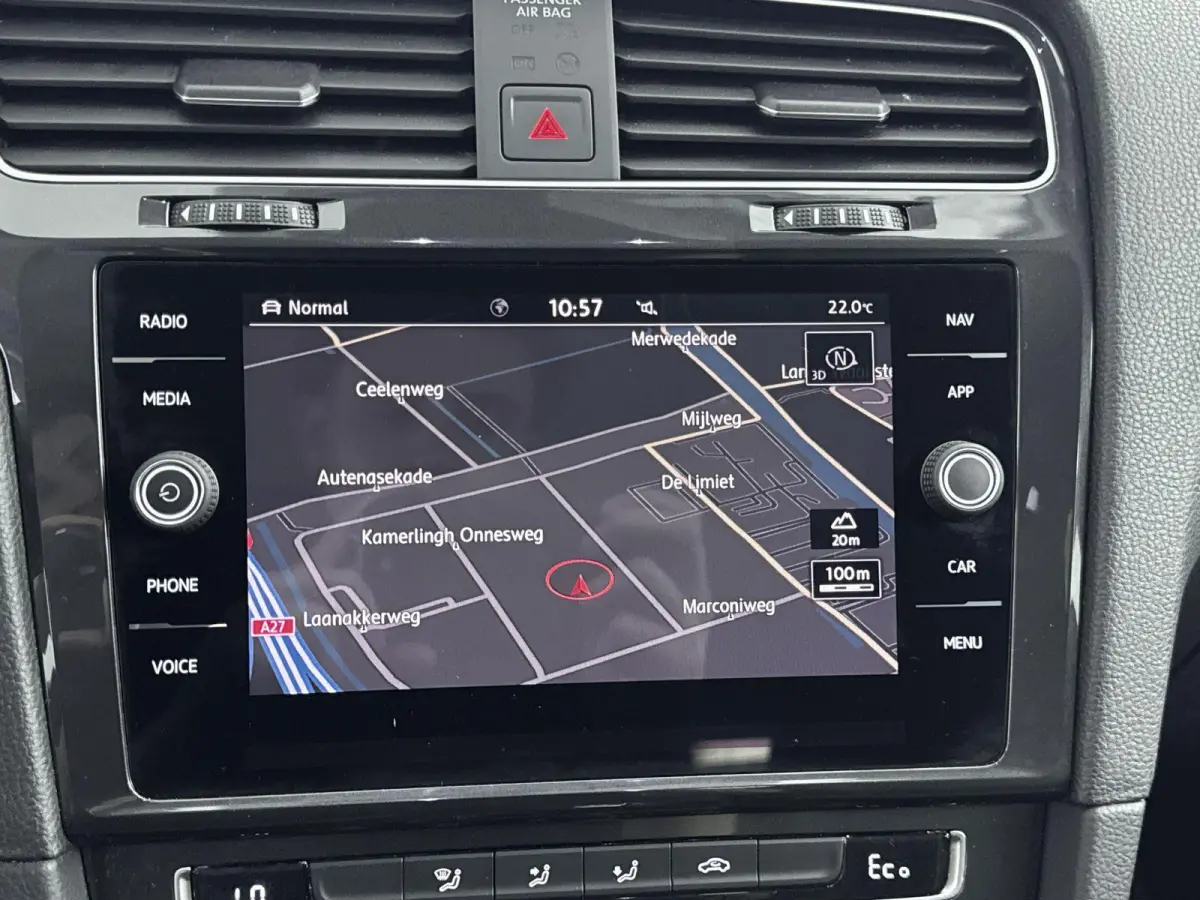 E-DITION | Accu 93% | Navigatie | Parkeersensoren V+A | Led | Airco