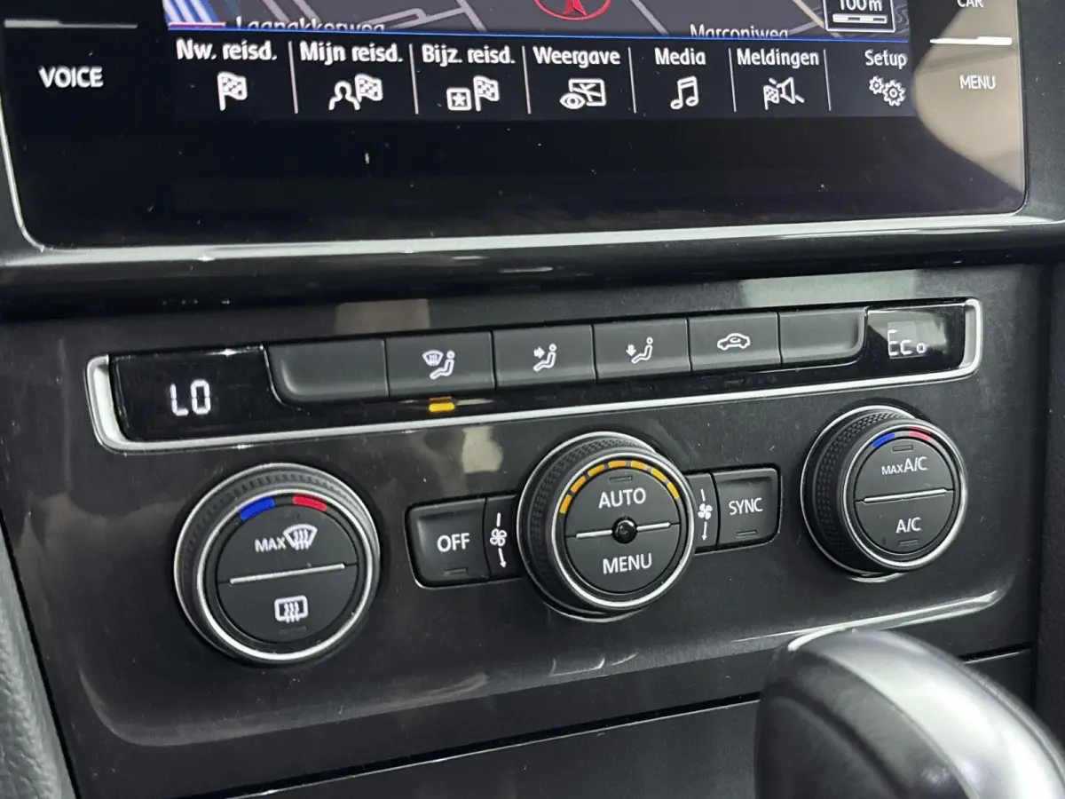 E-DITION | Accu 93% | Navigatie | Parkeersensoren V+A | Led | Airco