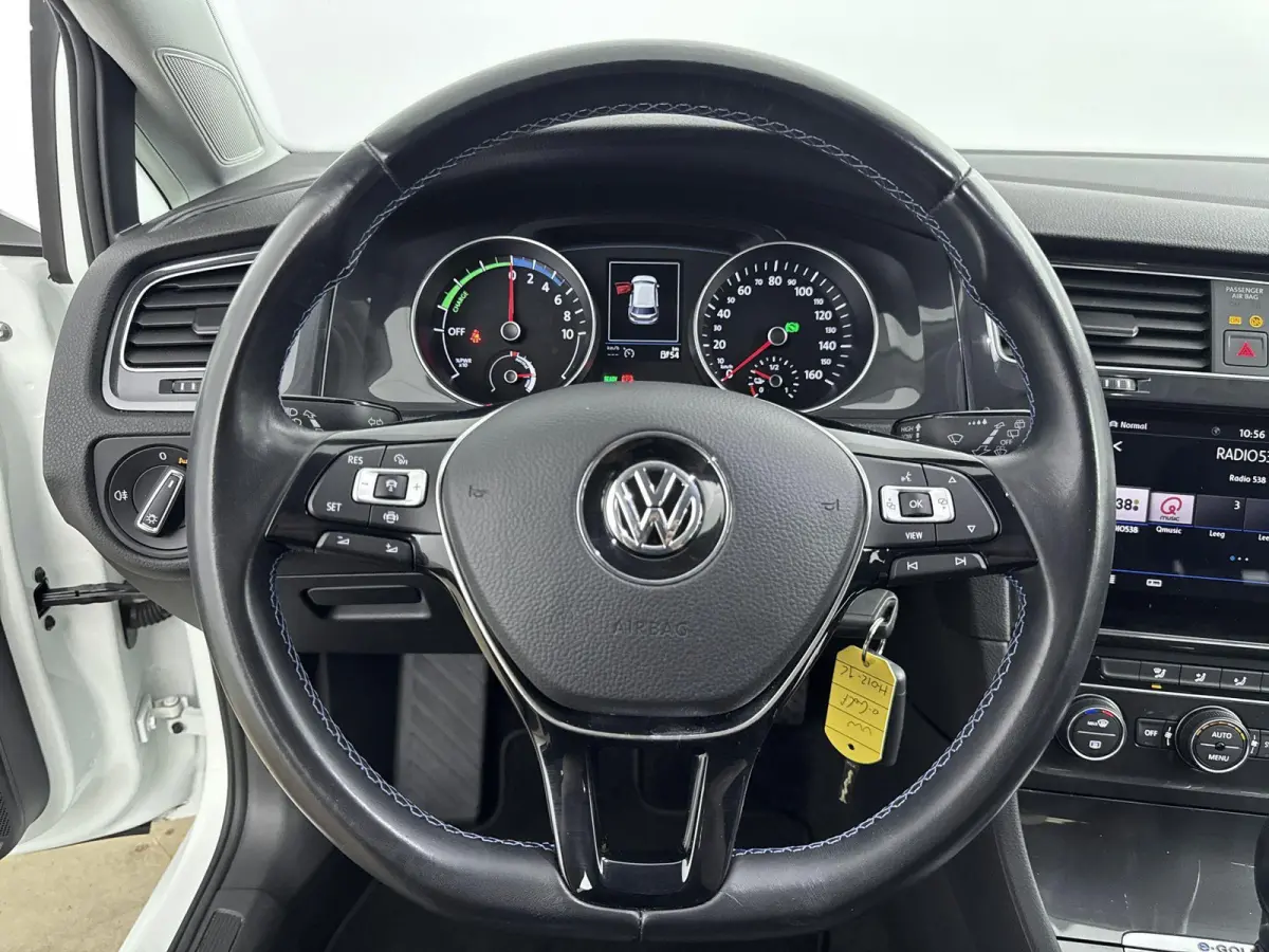 E-DITION | Accu 93% | Navigatie | Parkeersensoren V+A | Led | Airco