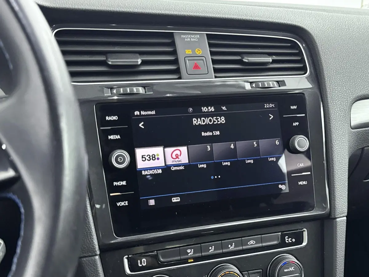 E-DITION | Accu 93% | Navigatie | Parkeersensoren V+A | Led | Airco