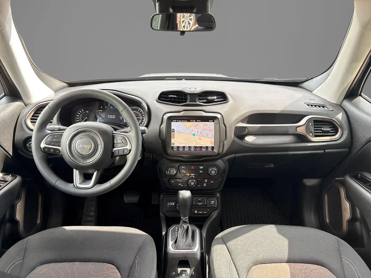 4xe 240 Plug-in Hybrid Electric New Upland | Navigatie | Parkeersensoren voor + achter | Afneembare trekhaak | Dakrails | LMV 17" | Cruis Control |