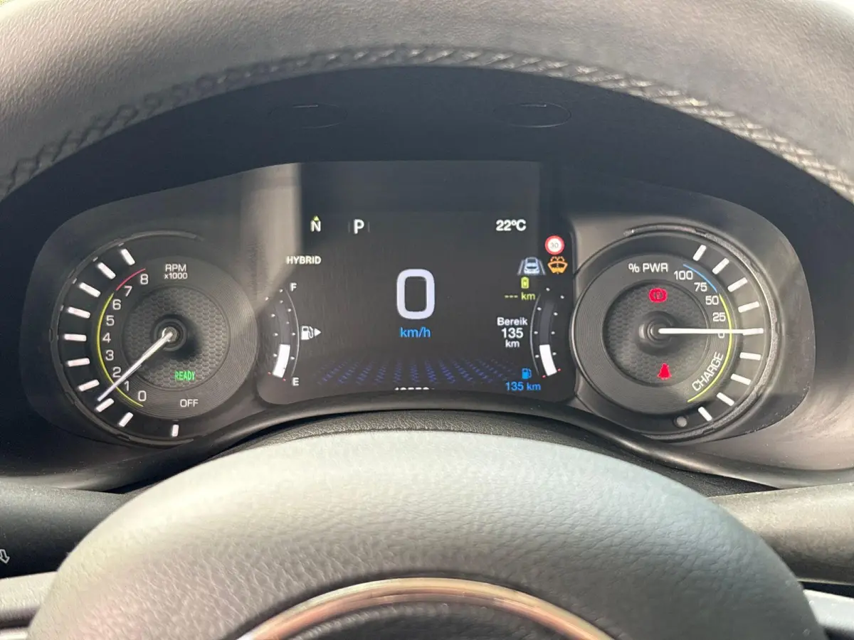 4xe 240 Plug-in Hybrid Electric New Upland | Navigatie | Parkeersensoren voor + achter | Afneembare trekhaak | Dakrails | LMV 17" | Cruis Control |