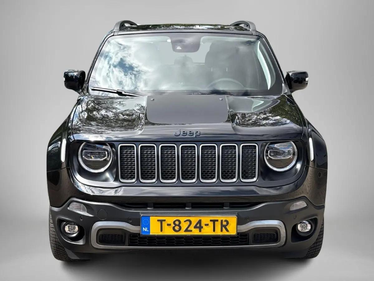 4xe 240 Plug-in Hybrid Electric New Upland | Navigatie | Parkeersensoren voor + achter | Afneembare trekhaak | Dakrails | LMV 17" | Cruis Control |