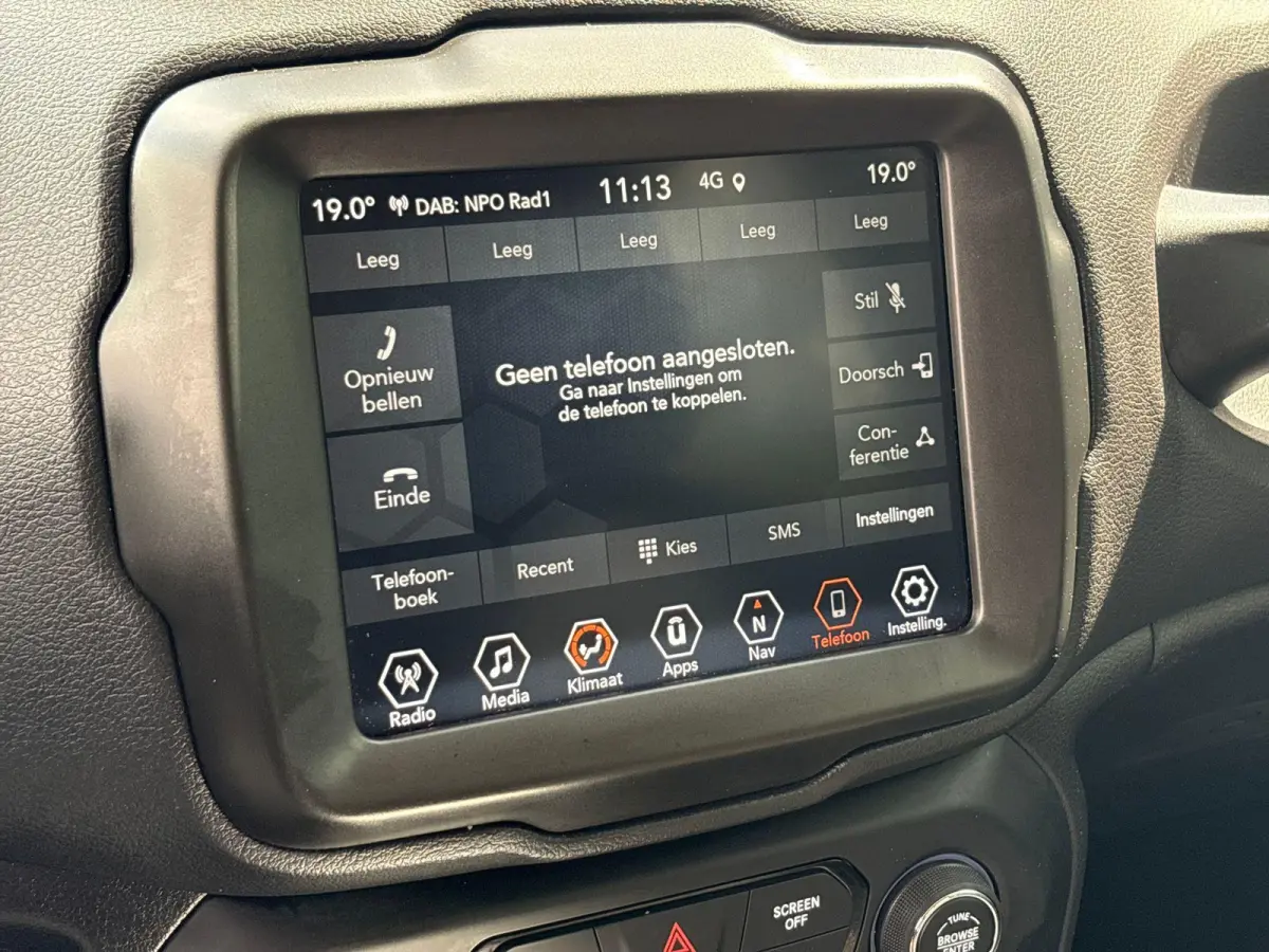4xe 240 Plug-in Hybrid Electric New Upland | Navigatie | Parkeersensoren voor + achter | Afneembare trekhaak | Dakrails | LMV 17" | Cruis Control |