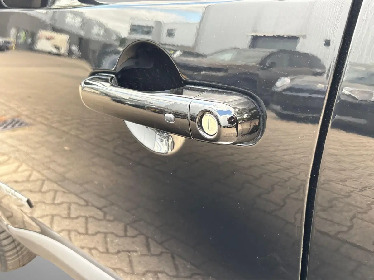 4xe 240 Plug-in Hybrid Electric New Upland | Navigatie | Parkeersensoren voor + achter | Afneembare trekhaak | Dakrails | LMV 17" | Cruis Control |