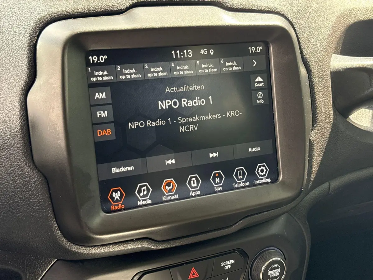 4xe 240 Plug-in Hybrid Electric New Upland | Navigatie | Parkeersensoren voor + achter | Afneembare trekhaak | Dakrails | LMV 17" | Cruis Control |