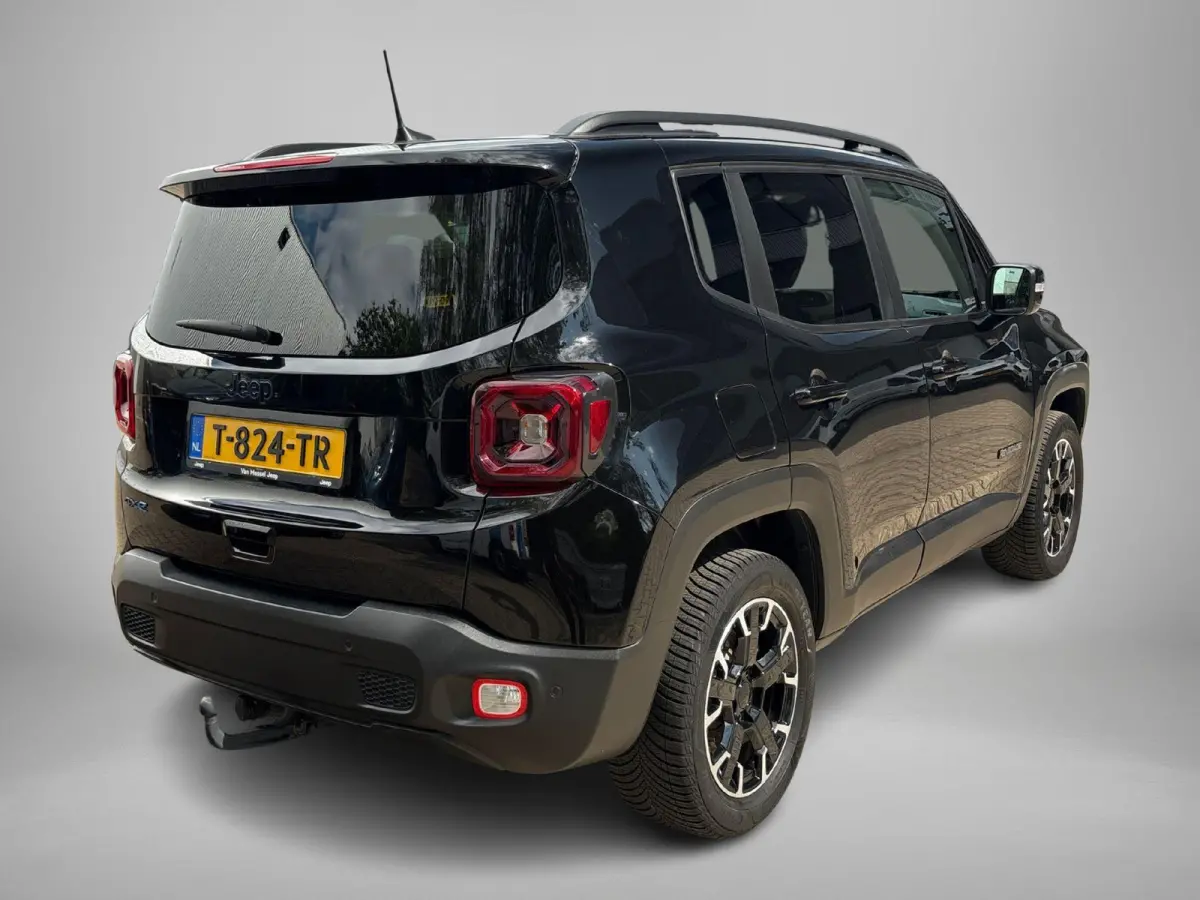 4xe 240 Plug-in Hybrid Electric New Upland | Navigatie | Parkeersensoren voor + achter | Afneembare trekhaak | Dakrails | LMV 17" | Cruis Control |