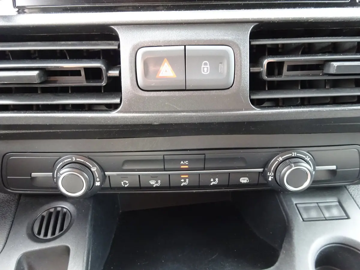 1.2 PureTech Pro BENZINE AIRCO NAVI CRUISE CONTROL PDC SCHUIFDEUR