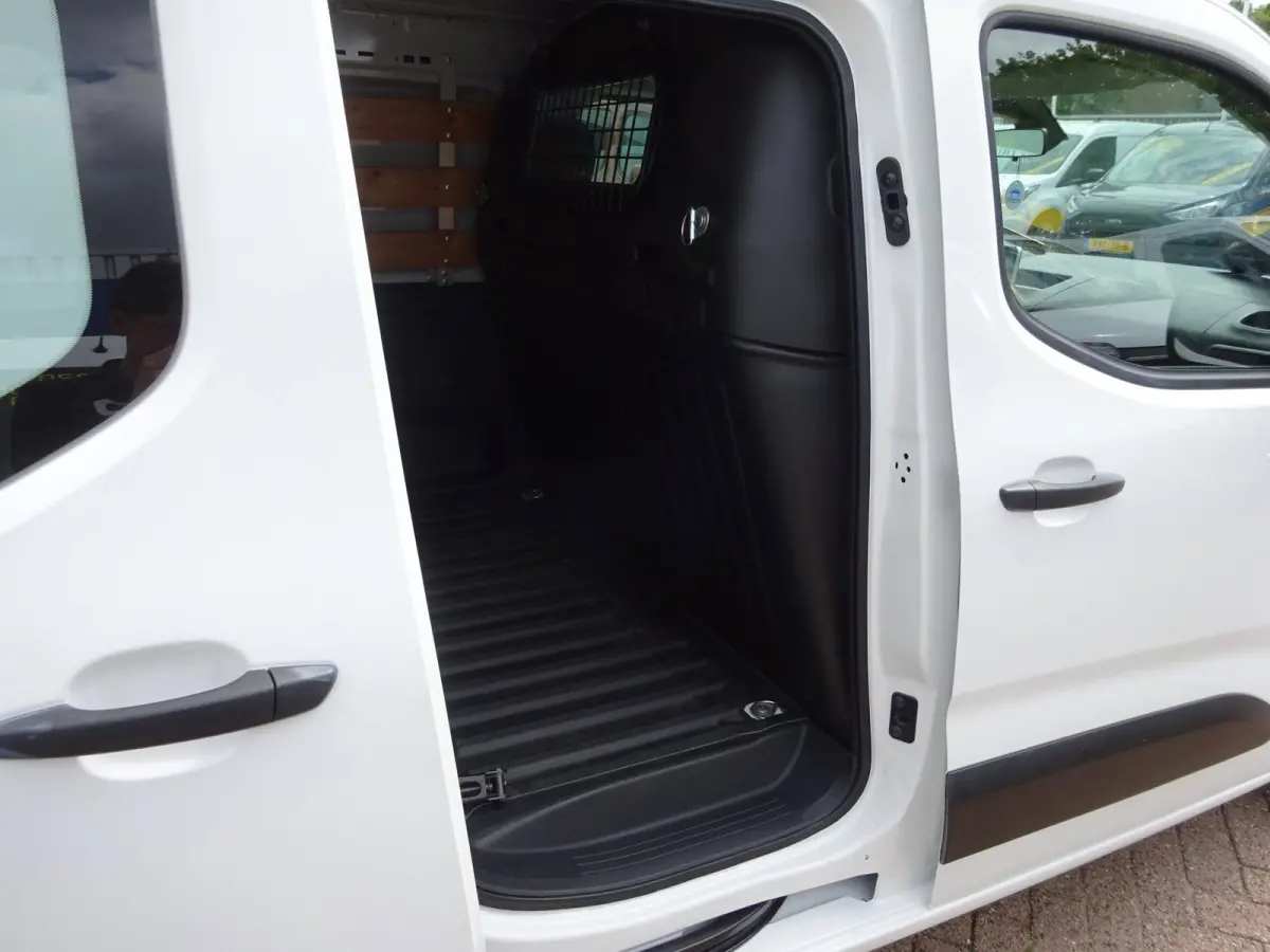 1.2 PureTech Pro BENZINE AIRCO NAVI CRUISE CONTROL PDC SCHUIFDEUR