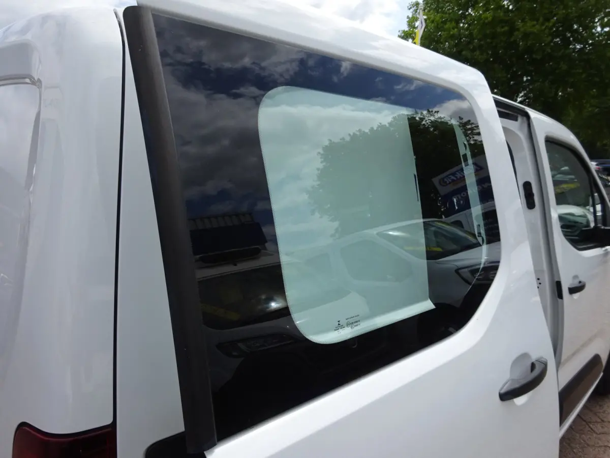 1.2 PureTech Pro BENZINE AIRCO NAVI CRUISE CONTROL PDC SCHUIFDEUR