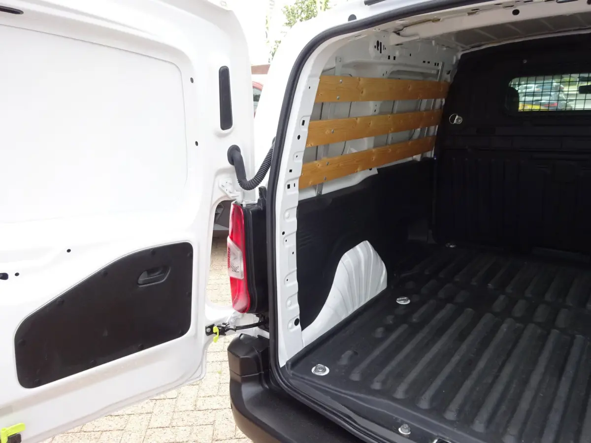 1.2 PureTech Pro BENZINE AIRCO NAVI CRUISE CONTROL PDC SCHUIFDEUR