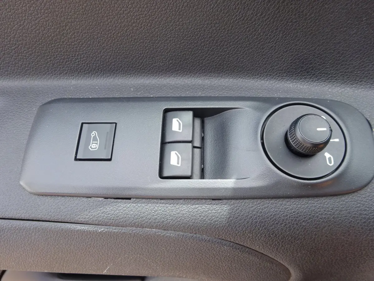 1.2 PureTech Pro BENZINE AIRCO NAVI CRUISE CONTROL PDC SCHUIFDEUR