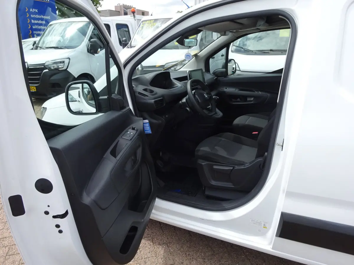 1.2 PureTech Pro BENZINE AIRCO NAVI CRUISE CONTROL PDC SCHUIFDEUR