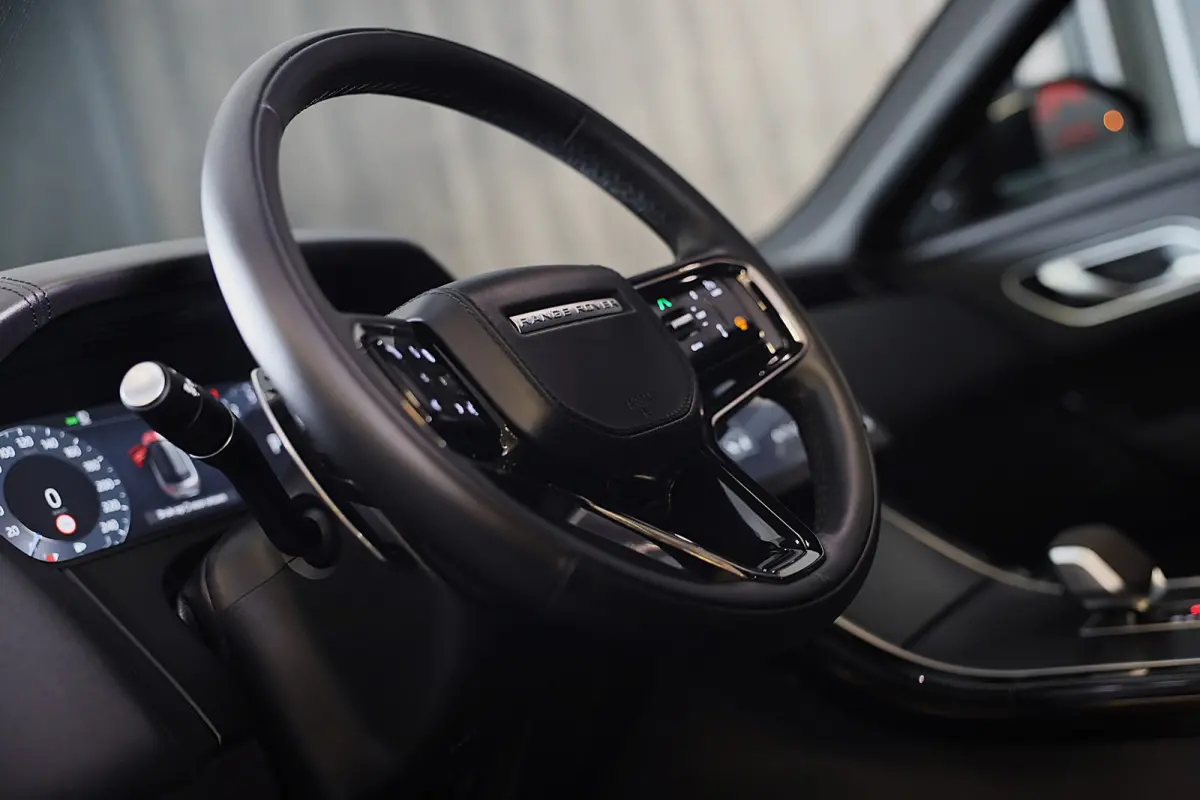 3.0 P400 AWD Dynamic SE MHEV / Batumi Gold / Acc / Lane Assist / Dode Hoek / 360 Camera / Leder /Pano