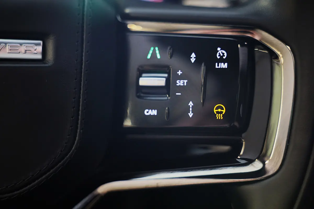 3.0 P400 AWD Dynamic SE MHEV / Batumi Gold / Acc / Lane Assist / Dode Hoek / 360 Camera / Leder /Pano