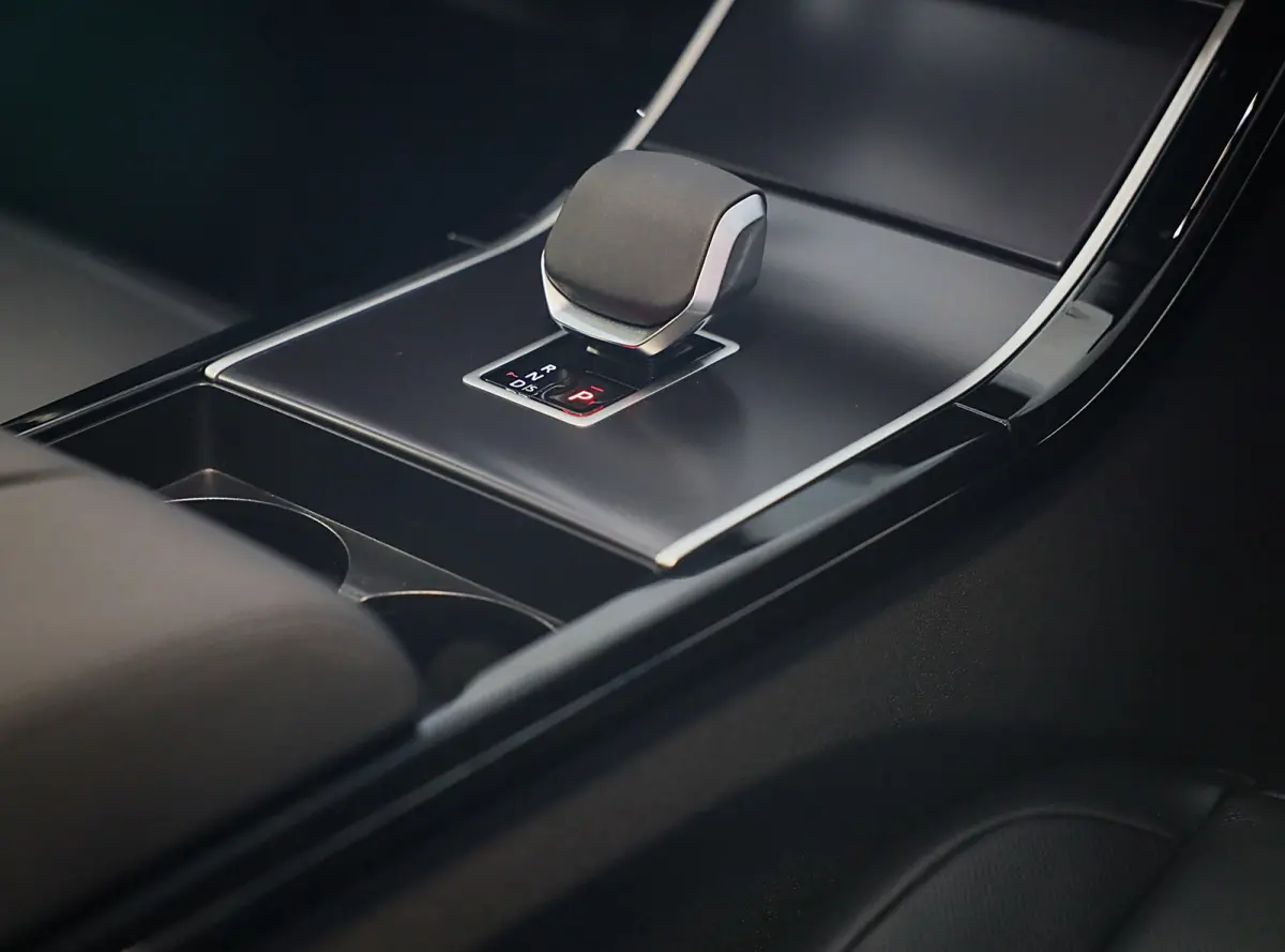 3.0 P400 AWD Dynamic SE MHEV / Batumi Gold / Acc / Lane Assist / Dode Hoek / 360 Camera / Leder /Pano