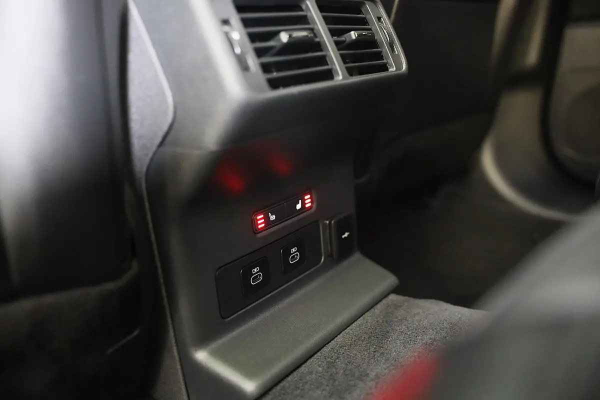 3.0 P400 AWD Dynamic SE MHEV / Batumi Gold / Acc / Lane Assist / Dode Hoek / 360 Camera / Leder /Pano