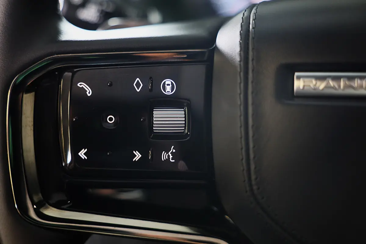 3.0 P400 AWD Dynamic SE MHEV / Batumi Gold / Acc / Lane Assist / Dode Hoek / 360 Camera / Leder /Pano
