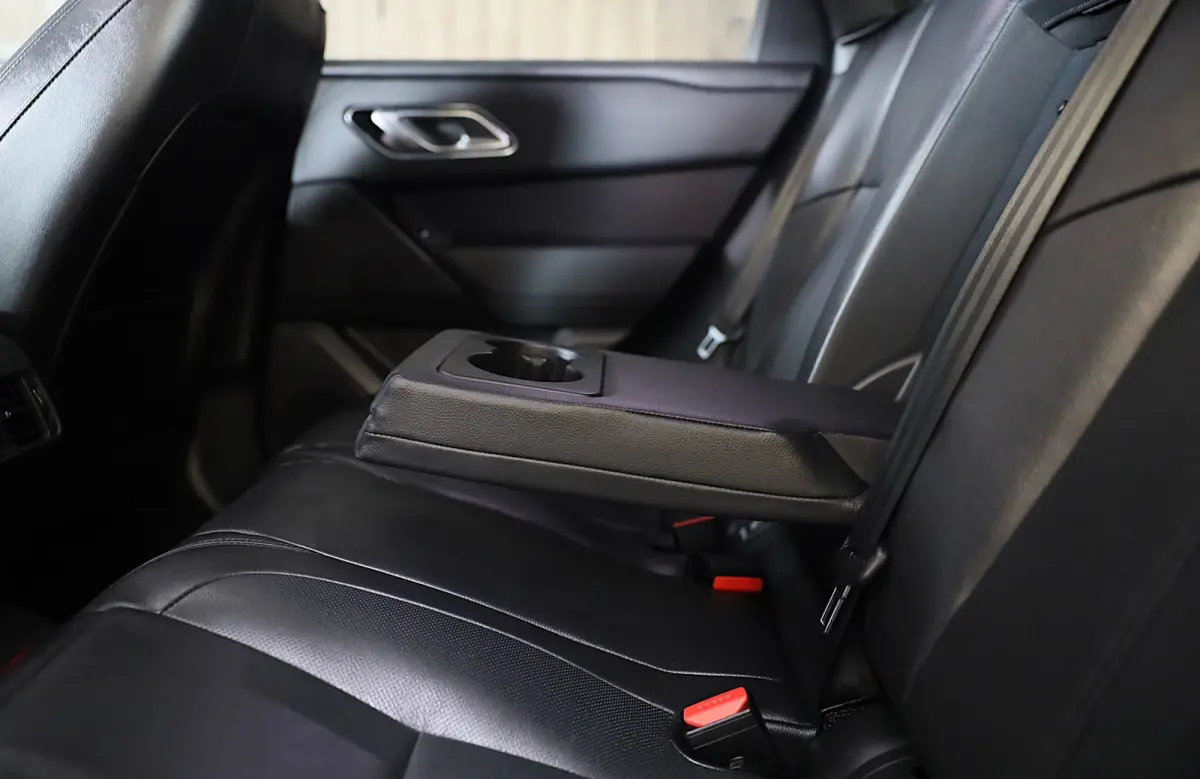 3.0 P400 AWD Dynamic SE MHEV / Batumi Gold / Acc / Lane Assist / Dode Hoek / 360 Camera / Leder /Pano