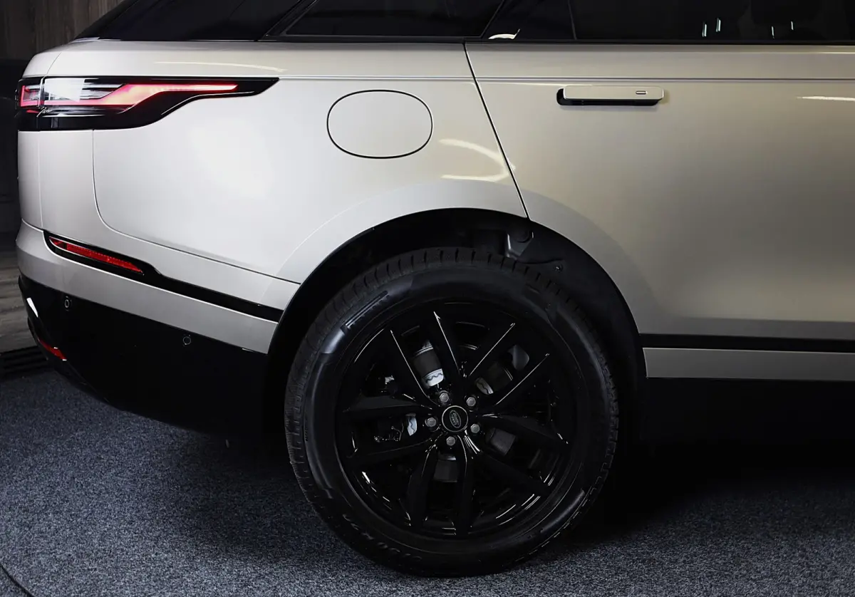 3.0 P400 AWD Dynamic SE MHEV / Batumi Gold / Acc / Lane Assist / Dode Hoek / 360 Camera / Leder /Pano