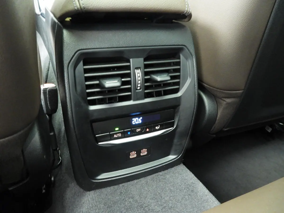 420i | M-Sportpakket | LED | Leder | Navigatie | Schuifdak | Sportstoelen | Stoelverwarming | DAB | Alu 18 inch
