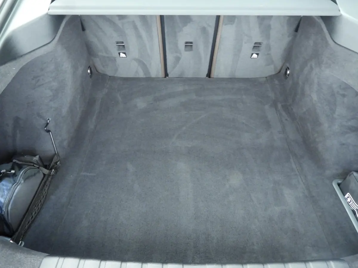 420i | M-Sportpakket | LED | Leder | Navigatie | Schuifdak | Sportstoelen | Stoelverwarming | DAB | Alu 18 inch